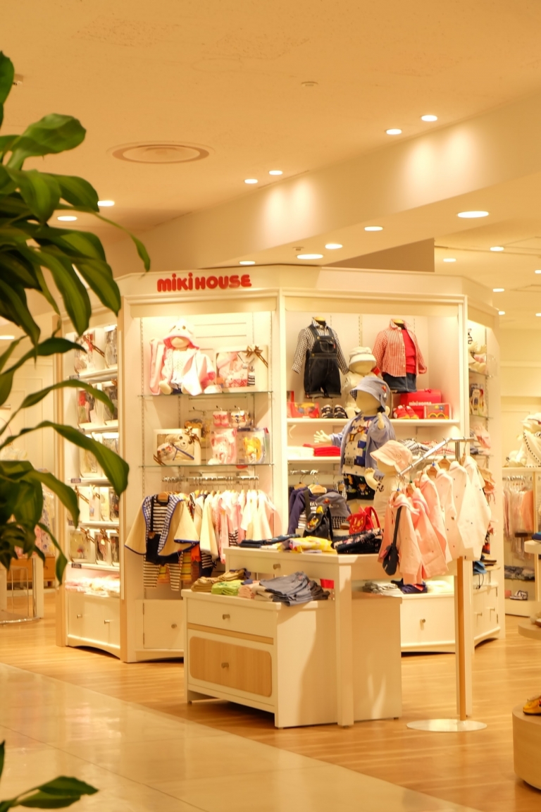 “มิกิเฮ้าส์” (“MIKIHOUSE”) ร้านเสื้อผ้าเด็กระดับไฮเอนด์แบรนด์ญี่ปุ่น